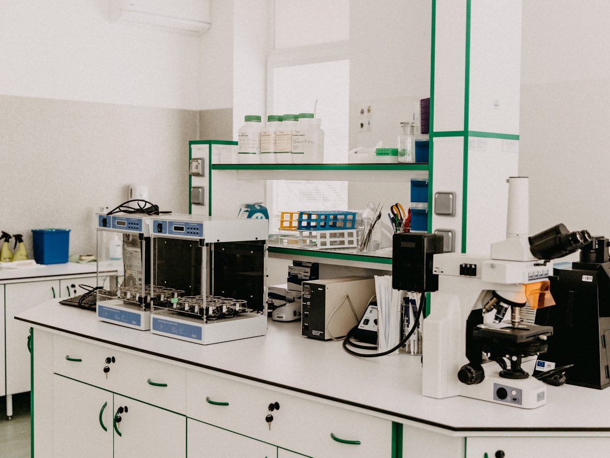 Laboratory workbench with analytical instruments